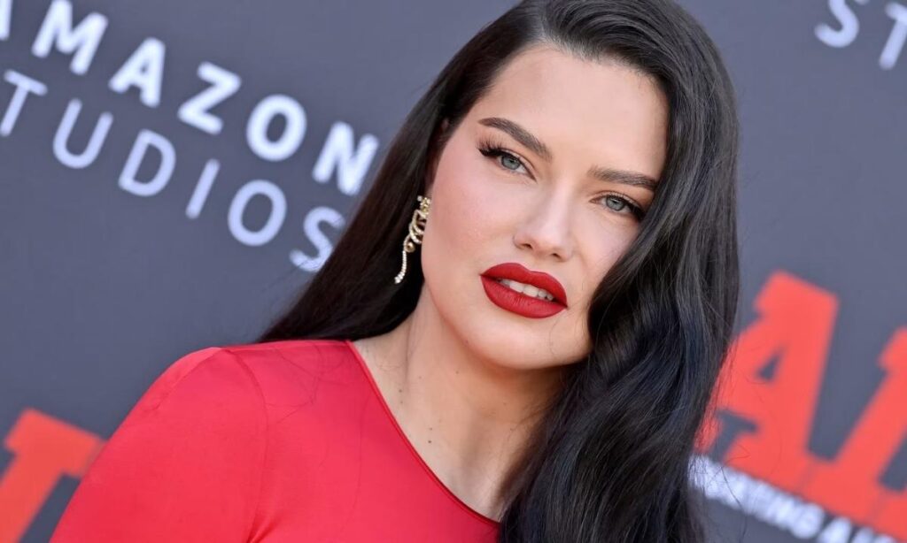 is-adriana-lima-still-modeling