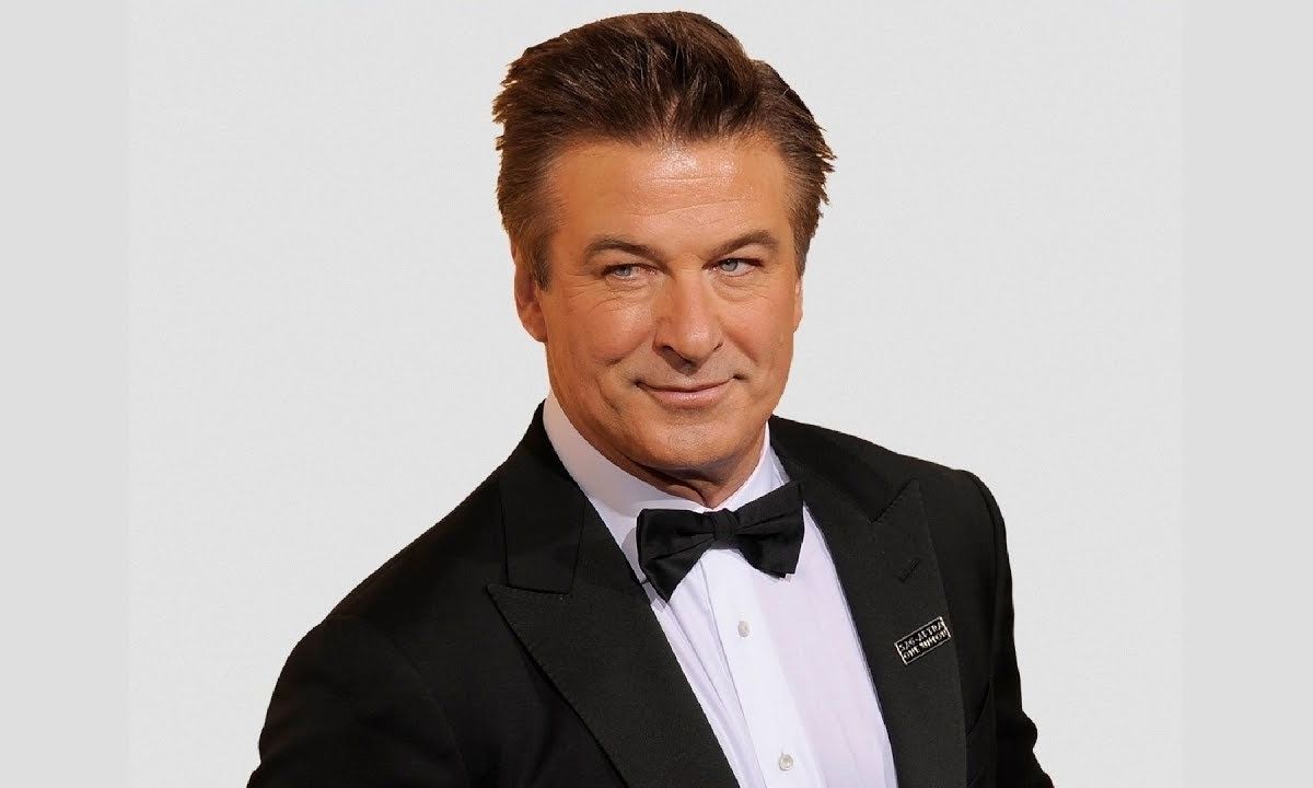 alec-baldwin-height-how-tall-is-bio-age-family-and-more