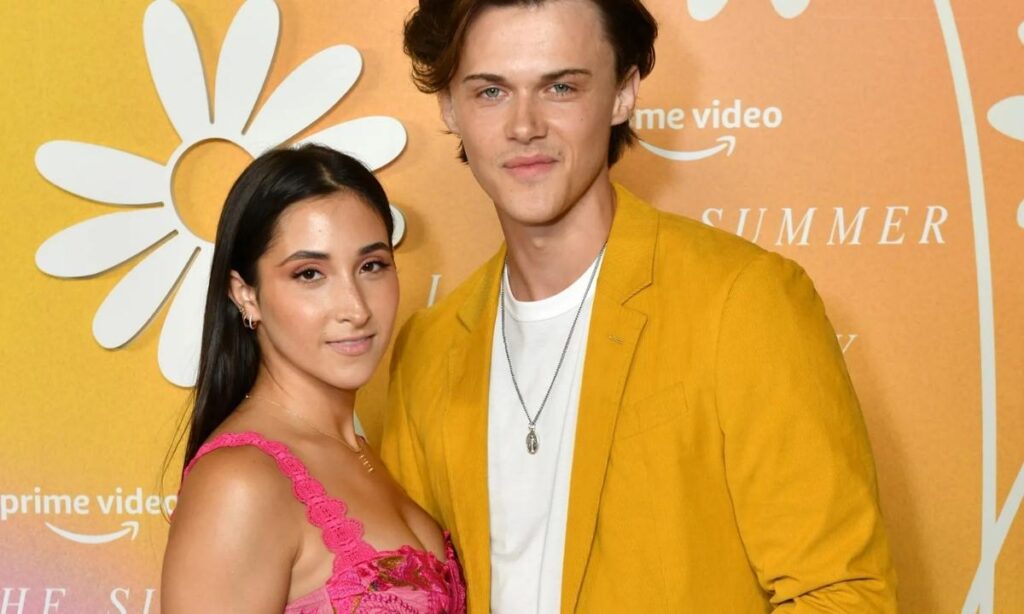 christopher-briney-height-and-physical-appearance